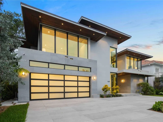 1537 SE 13th St, Fort Lauderdale FL 33316