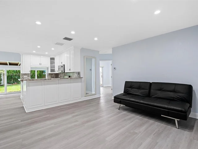 804 SE 6th Ct, Fort Lauderdale FL 33301