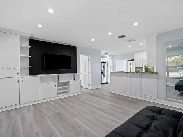 804 SE 6th Ct, Fort Lauderdale FL 33301