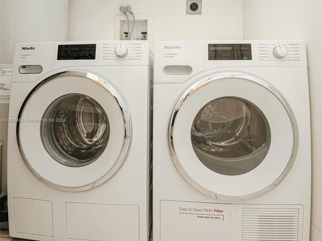 19333 Collins Ave, Sunny Isles Beach FL 33160