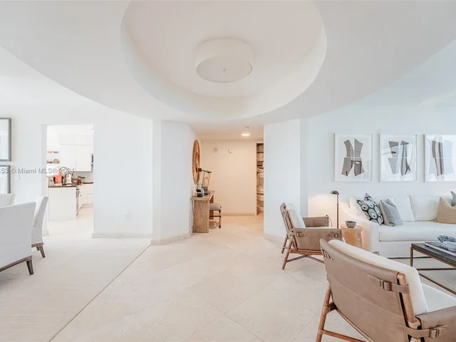 19333 Collins Ave, Sunny Isles Beach FL 33160