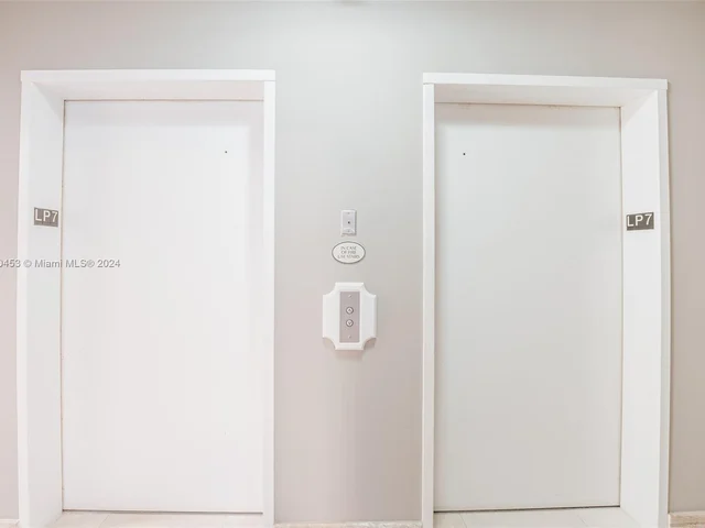 19333 Collins Ave, Sunny Isles Beach FL 33160