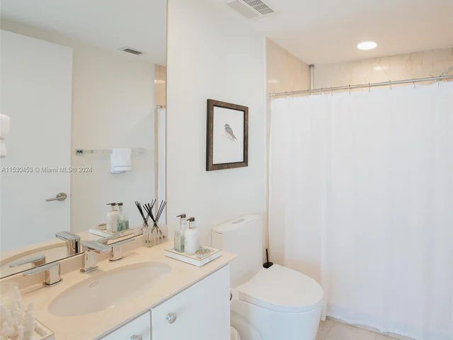 19333 Collins Ave, Sunny Isles Beach FL 33160