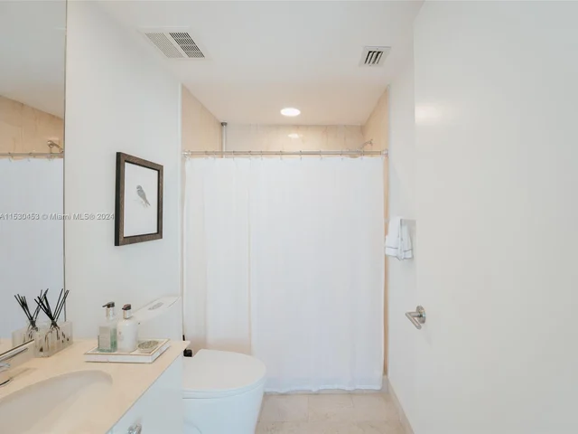 19333 Collins Ave, Sunny Isles Beach FL 33160