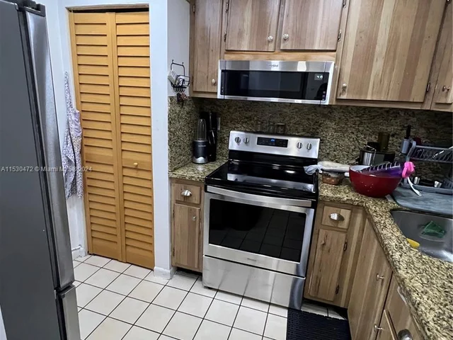 10865 SW 112th Ave # 212, Miami FL 33176