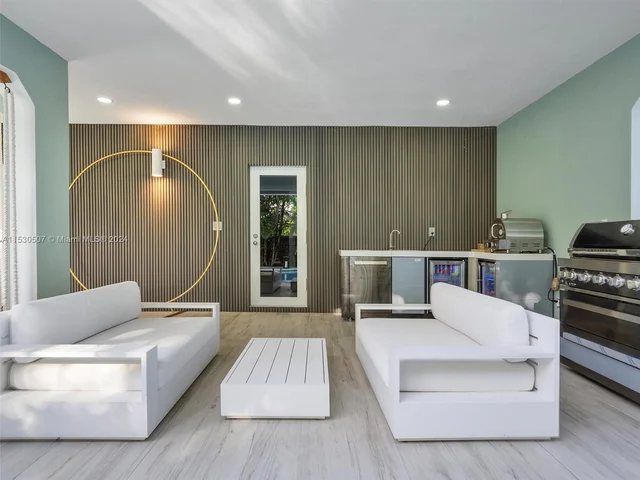 4431 Alton Rd, Miami Beach FL 33140