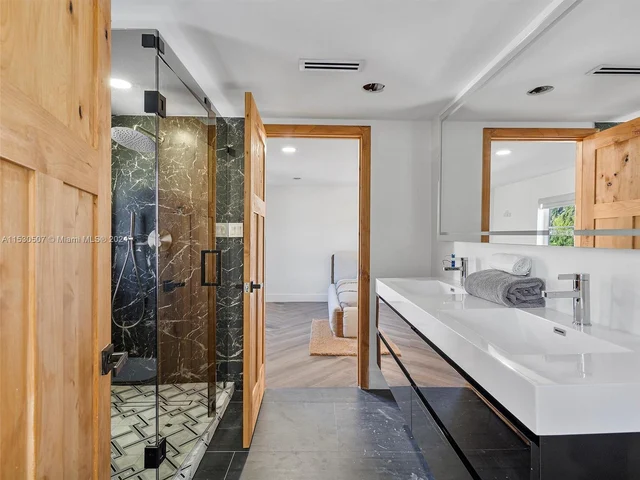 4431 Alton Rd, Miami Beach FL 33140