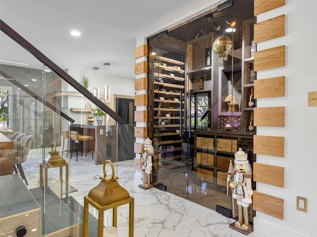 4431 Alton Rd, Miami Beach FL 33140