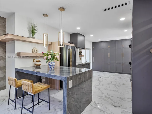 4431 Alton Rd, Miami Beach FL 33140