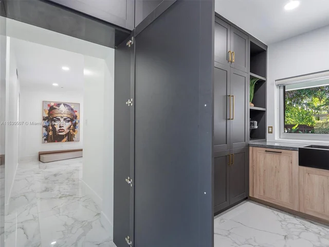 4431 Alton Rd, Miami Beach FL 33140