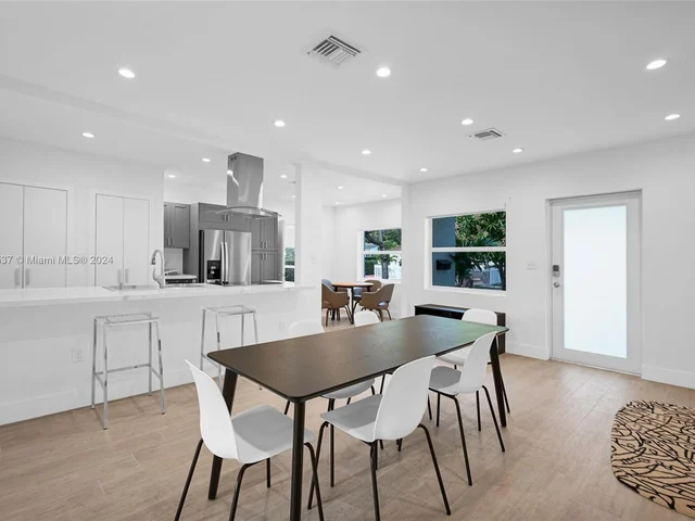 742 NE 81st St, Miami FL 33138