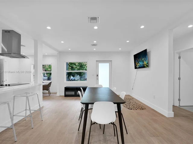 742 NE 81st St, Miami FL 33138