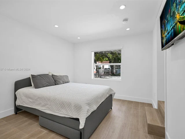 742 NE 81st St, Miami FL 33138