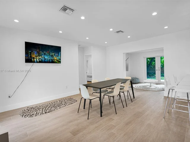 742 NE 81st St, Miami FL 33138