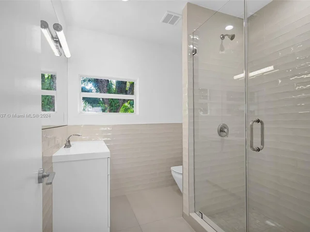 742 NE 81st St, Miami FL 33138