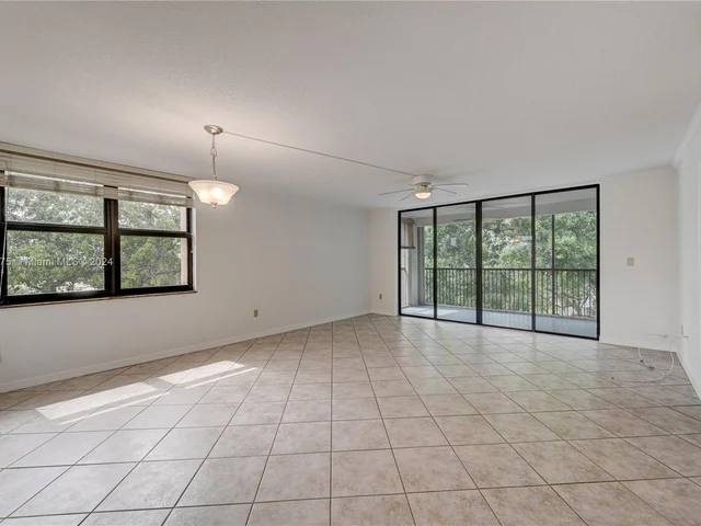 6800 Cypress Rd # 506, Plantation FL 33317