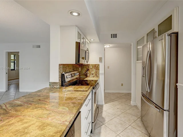 6800 Cypress Rd # 506, Plantation FL 33317