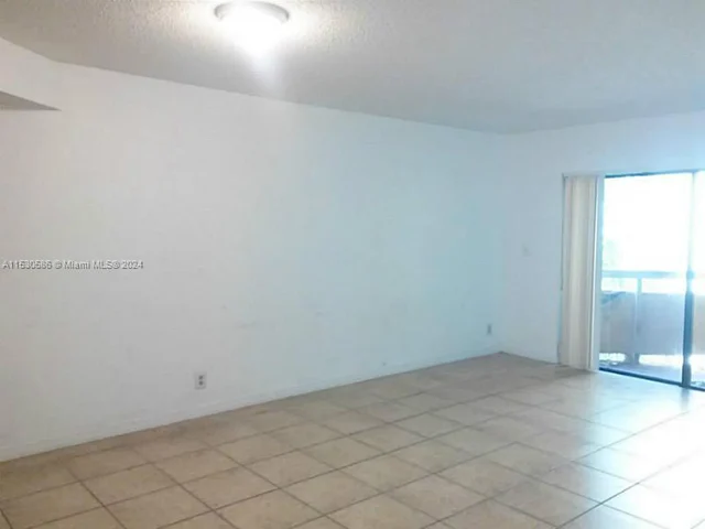 8290 Lake Dr # 302, Doral FL 33166