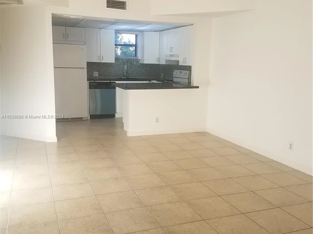 8290 Lake Dr # 302, Doral FL 33166