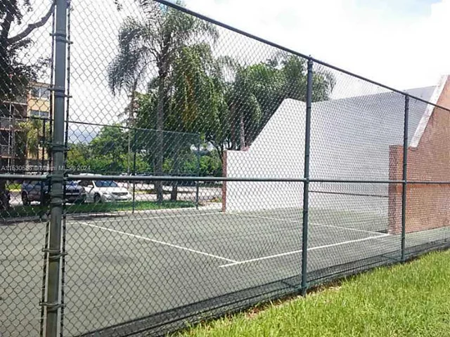 8290 Lake Dr # 302, Doral FL 33166