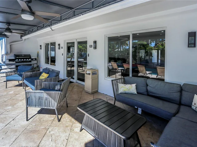 930 Jefferson St, Hollywood FL 33019