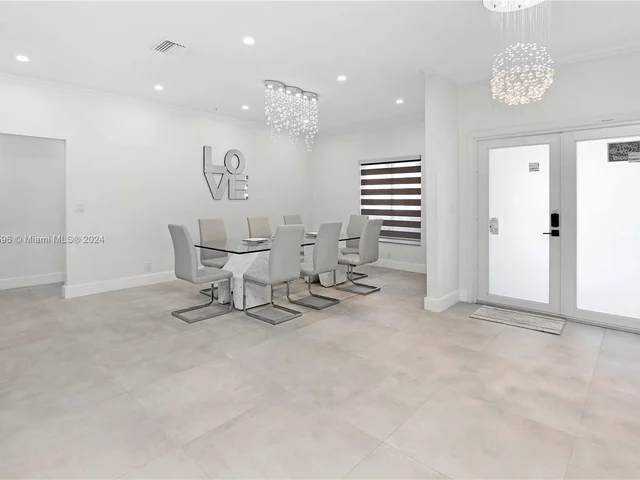 930 Jefferson St, Hollywood FL 33019