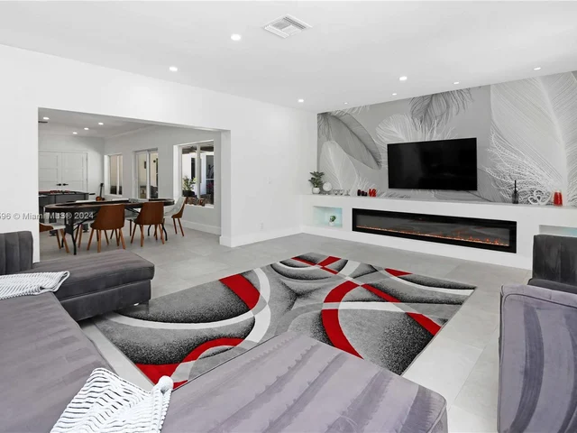 930 Jefferson St, Hollywood FL 33019