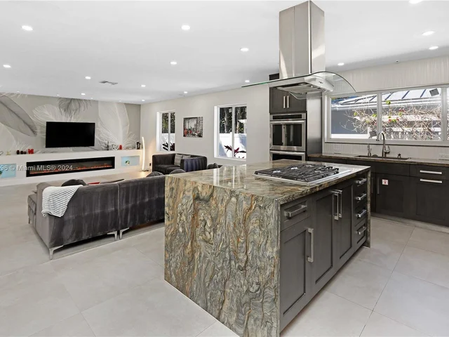 930 Jefferson St, Hollywood FL 33019