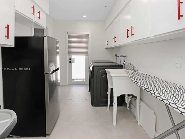 930 Jefferson St, Hollywood FL 33019