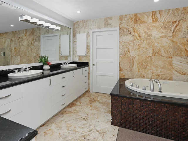 930 Jefferson St, Hollywood FL 33019