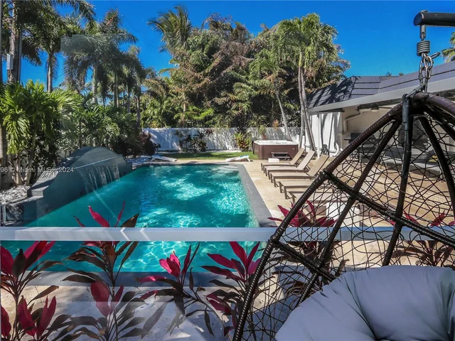 930 Jefferson St, Hollywood FL 33019