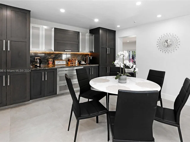 930 Jefferson St, Hollywood FL 33019