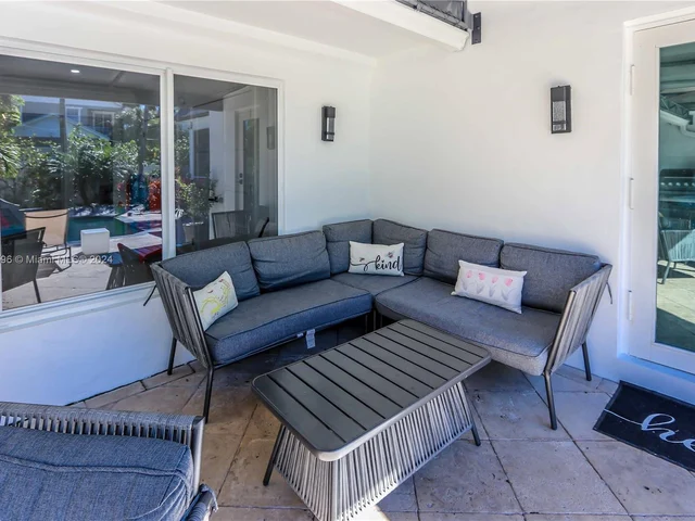 930 Jefferson St, Hollywood FL 33019