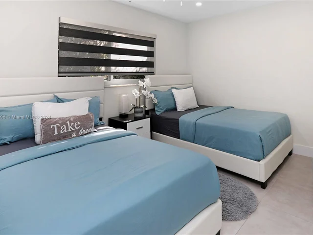 930 Jefferson St, Hollywood FL 33019