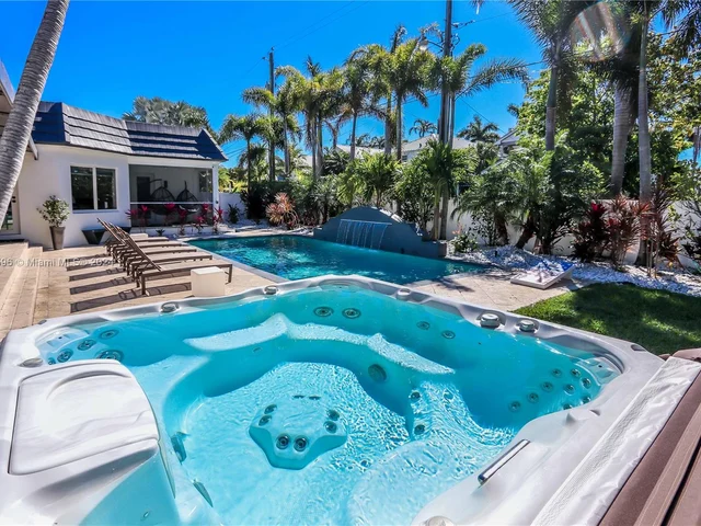 930 Jefferson St, Hollywood FL 33019