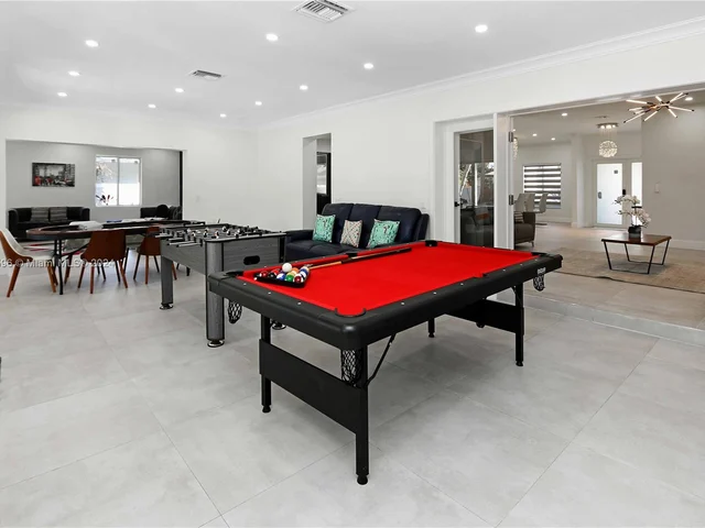 930 Jefferson St, Hollywood FL 33019