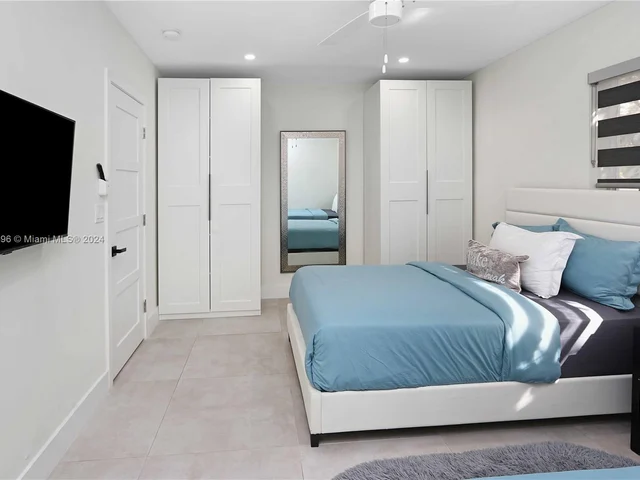 930 Jefferson St, Hollywood FL 33019