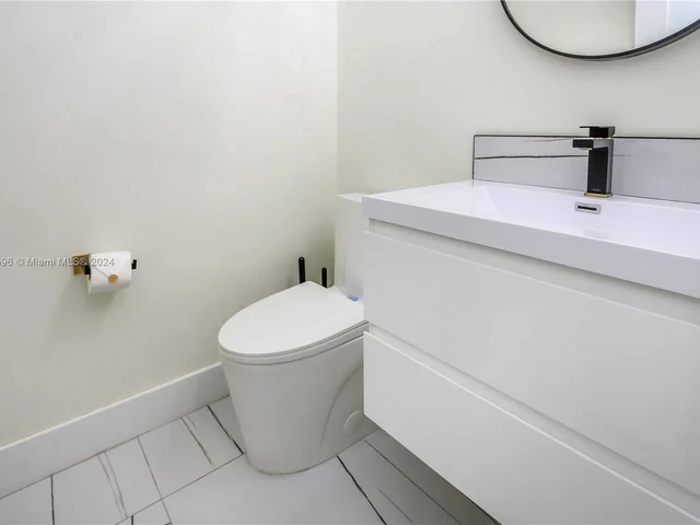 930 Jefferson St, Hollywood FL 33019