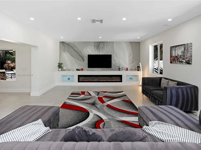 930 Jefferson St, Hollywood FL 33019