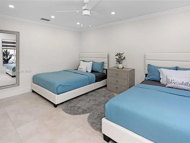 930 Jefferson St, Hollywood FL 33019