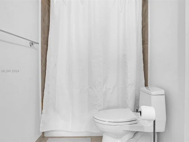 10275 Collins Ave # 1129, Bal Harbour FL 33154