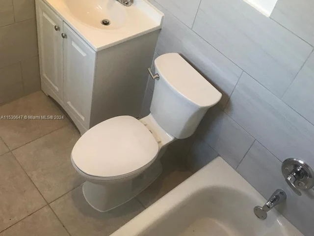 2395 NW 95th St, Miami FL 33147