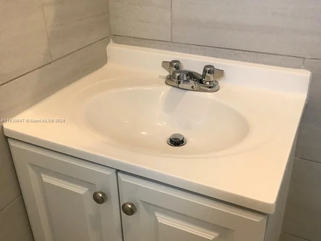 2395 NW 95th St, Miami FL 33147