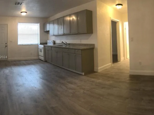 2395 NW 95th St, Miami FL 33147