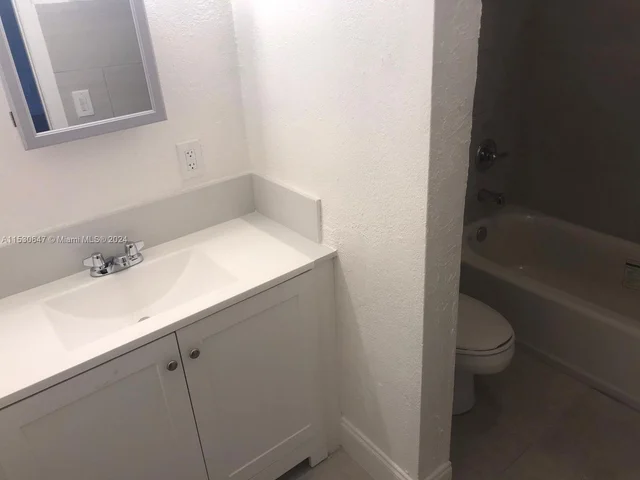 2395 NW 95th St, Miami FL 33147