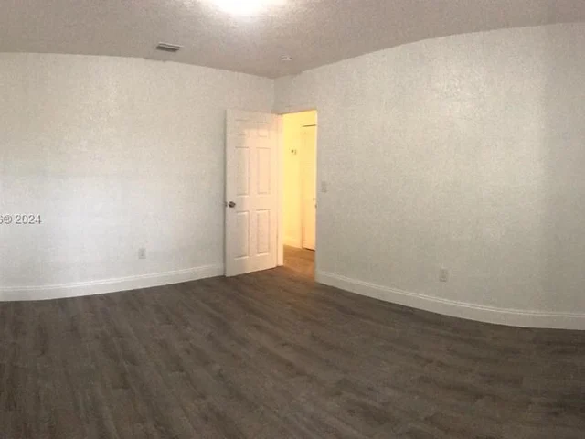 2395 NW 95th St, Miami FL 33147