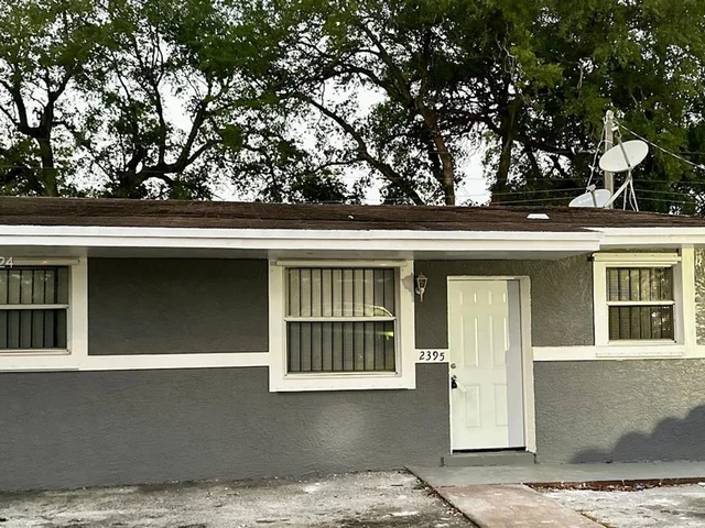 2395 NW 95th St, Miami FL 33147