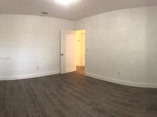 2395 NW 95th St, Miami FL 33147