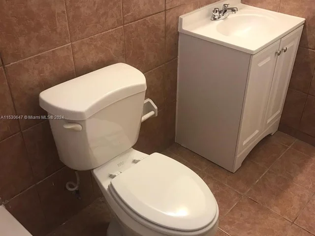 2395 NW 95th St, Miami FL 33147