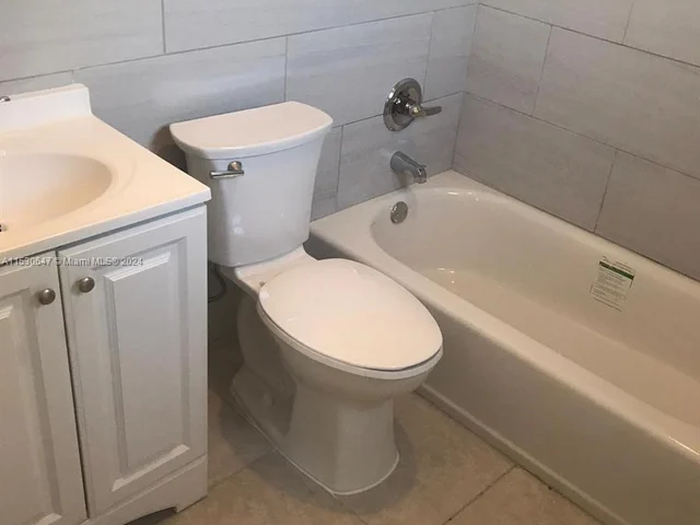 2395 NW 95th St, Miami FL 33147